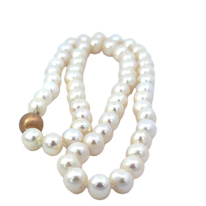 Cultured Pearl Necklace with 18ct Ball Clasp