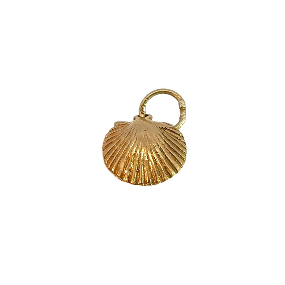 Scallop Seashell Charm in 9ct Gold